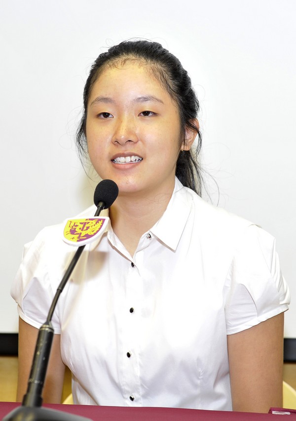 陈诗蓥同学受无国界医生无私的服务精神所感动,决志成为医生,希望借着修读环球医学领袖培训计划,能开拓眼界,并吸收海外服务的经验,以至负笈海外进修公共卫生或全球公共卫生等深造课程。