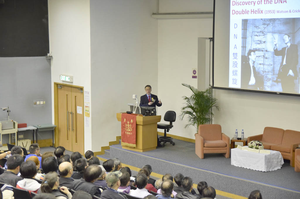 Professor Chan Hue Sun (SLLW Visiting Fellow 2016/17) delivered a speech in the Annual Education Conference.