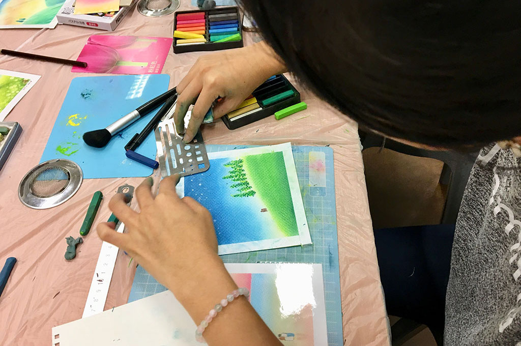 
Using pastels and fingers, numbers of gentle soft and heart-touching artworks were created.【Pastel Nagomi Art Experiential Workshop】
