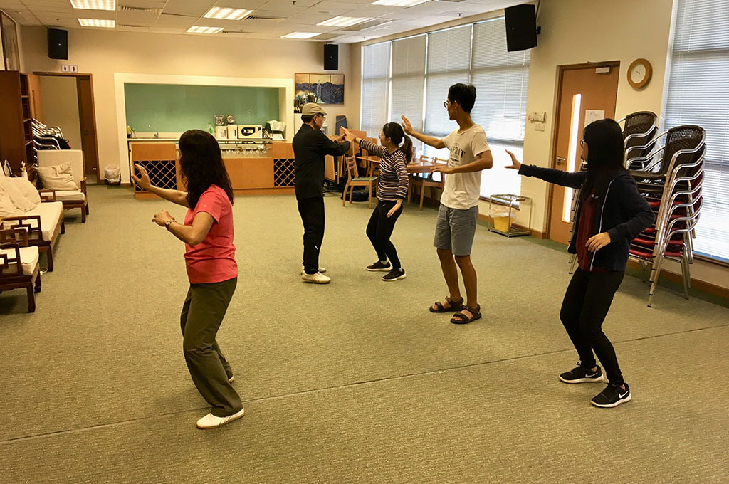 
Tai Chi is a mind orientated exercise.  Participating students were able to cultivate not only tenderness of the body but also mindfulness and the breathing condition.  Exercises at “Mindful Tai Chi” brought a positive aspect of the improvement and elevation of the state of mind to participants.【Mindful Tai Chi】
