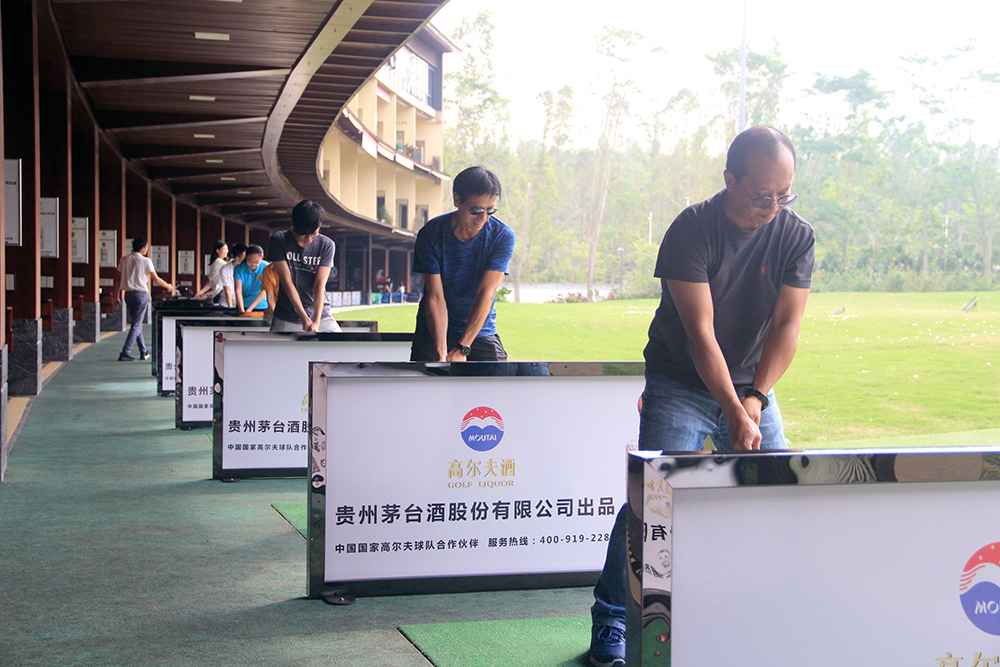 One-day Exchange Programme with Golf Practice 