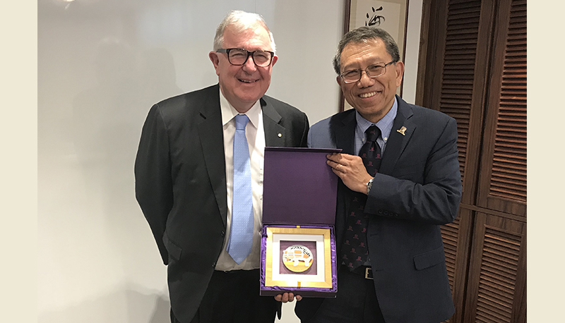 Prof. Ed Byrne (left), President & Principal, King’s College London visits CUHK to explore ways to deepen the partnership between the two universities.