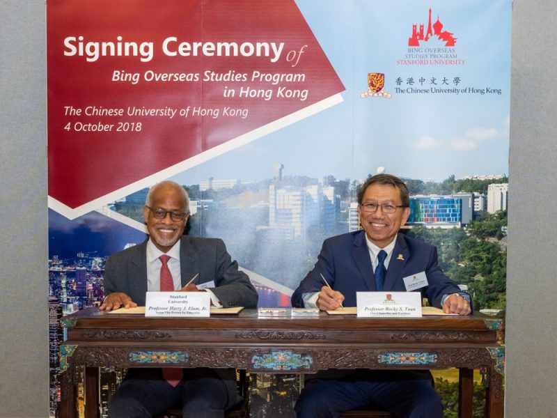 Prof. Rocky S. Tuan (right) and Prof. Harry Elam sign an agreement to mark the beginning of the milestone collaboration between the two universities.