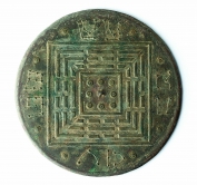 Mirror with patterns of the eight trigrams and unknown constellations
Late Tang to Song, 10th–14th cent.
Diam. 21.9 cm, rim h. 0.29 cm, w. 625 g
Art Museum Collection 
Gift of Prof. MARK Kai-keung

Mark’s mirror has integrated the patterns of the houtian eight trigrams and constellations, in a manner that invites further investigation. There are eight knobs on the knob seat, plus a ninth one that is actually the loop of the mirror. The outer rim contains the houtian eight trigrams, while the outermost rim houses some unknown constellations, which are not the twenty-eight constellations we are familiar with.  They are probably mysterious constellations constructed in some Daoist apocrypha. 