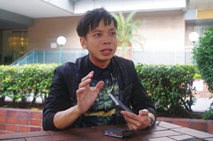 馬先生認為新修訂的儲值支付條例設有發牌制度,會增強他對電子錢包的信心。(呂家敏攝)