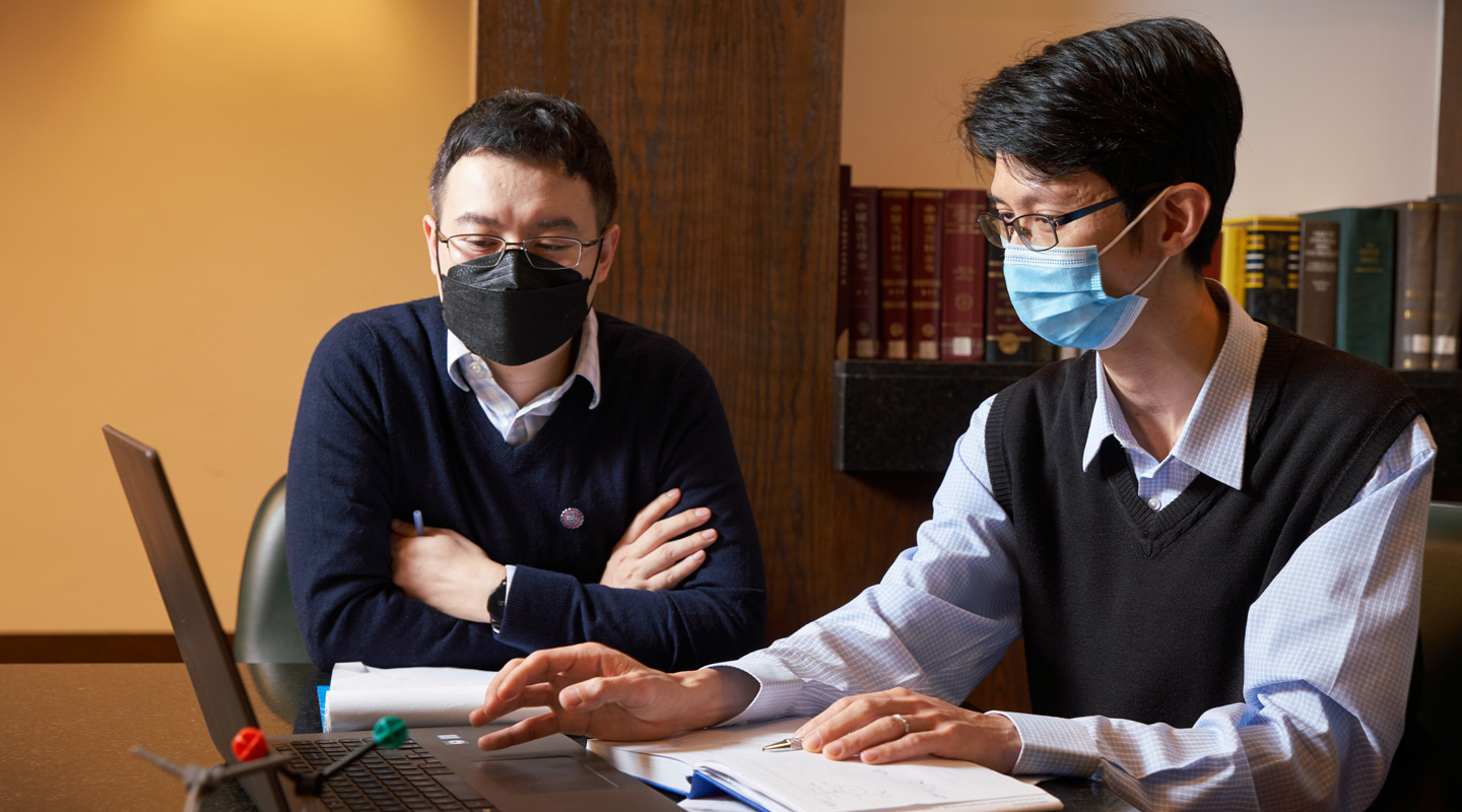 From left: Prof. Steve Tse and Prof. Yeung Ying-yeung (Photo by Keith Hiro)