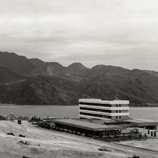 大學首座建築物范克廉樓，1969年