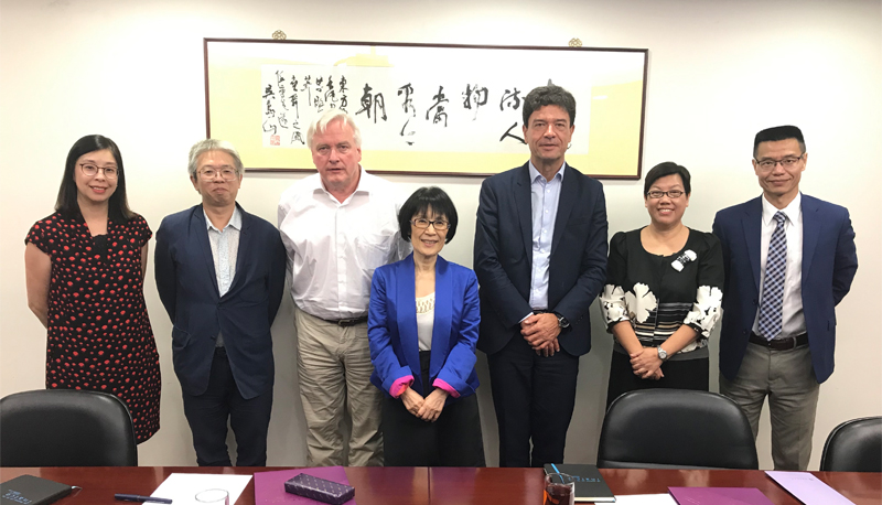 A 3-member delegation led by Prof. Jean-Francois Huchet, President, National Institute of Oriental Languages and Civilizations (3rd right) visits CUHK to explore collaboration opportunities.