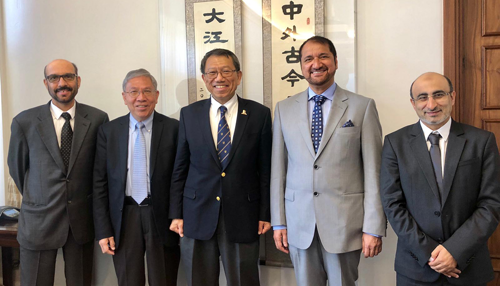 A delegation led by H.E. Prof. Mohamed Albaili (2nd right), Vice-Chancellor, United Arab Emirates University, visits CUHK to explore collaboration opportunities.