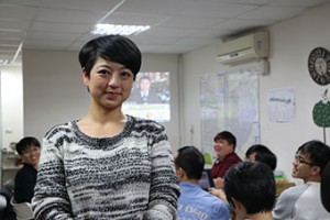 在競選期間舉辦婚禮,呂欣潔覺得或令傳統選民卻步,但同時令關注同志議題的人關心政治,有得有失。