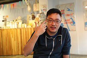 賈培德曾擔任蔡英文競選廣告的聲音導演,亦曾協助蔡調整演說與辯論技巧。