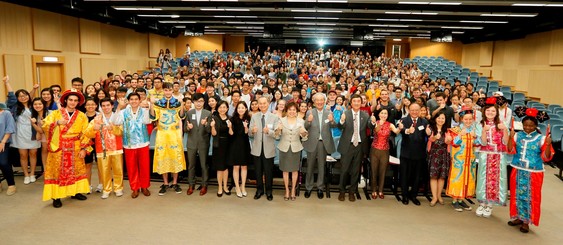 中大首次为国际暑期课程400位海外学生举办「中国文化艺术月」，开幕典礼假康本国际学术园举行