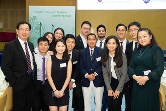 Group photo of Dr Tzu Leung HO,  Professor Francis CHAN, Dean of Faculty of Medicine, Faculty deaneries, medical alumni and awardees