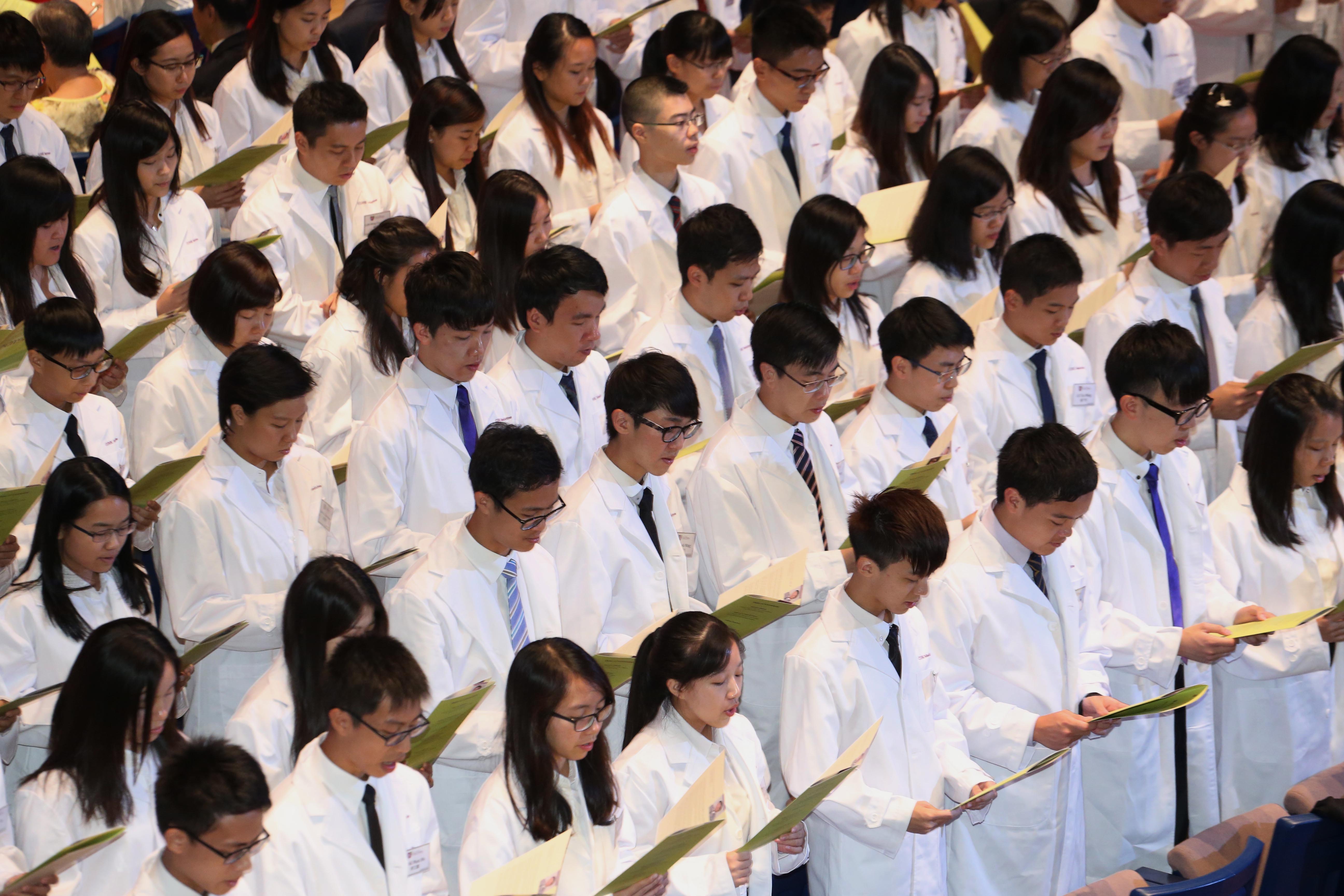 All medical freshmen of CUHK pledge to perform