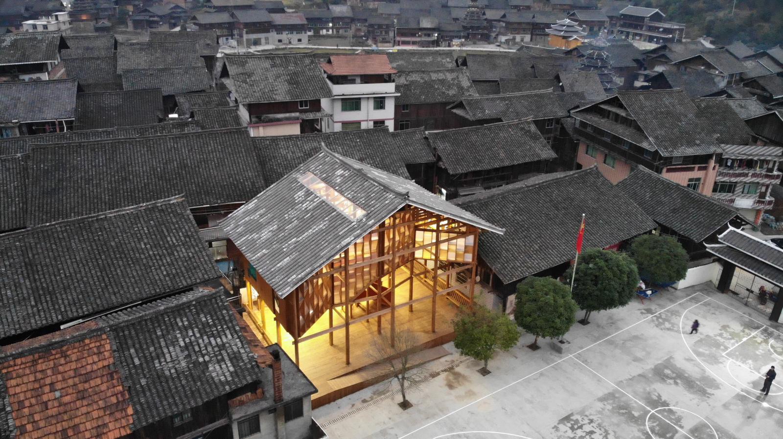 Gaobu Book House demonstrates the traditional Dong house “Ganlan” style using timber as the main construction material.