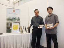 Prof. Ng Yan-yung Edward (left) and Mr. Mu Jun, Ph.D student, Department of Architecture, CUHK showcase the awards received by the ecological school project