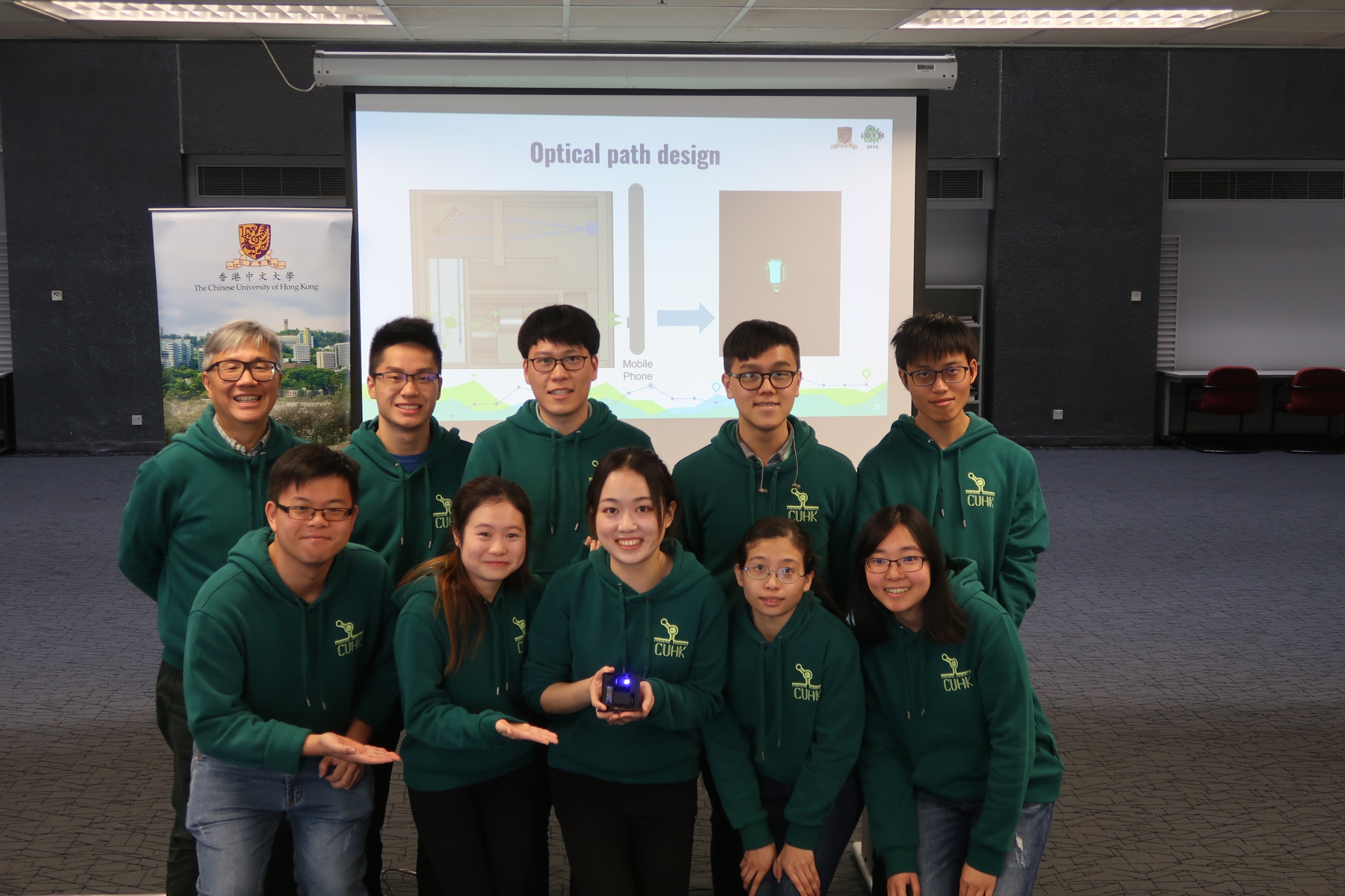 Professor Chan King-ming, associate professor of the School of Life Sciences, CUHK (1st left, back row) and the CUHK iGEM team.