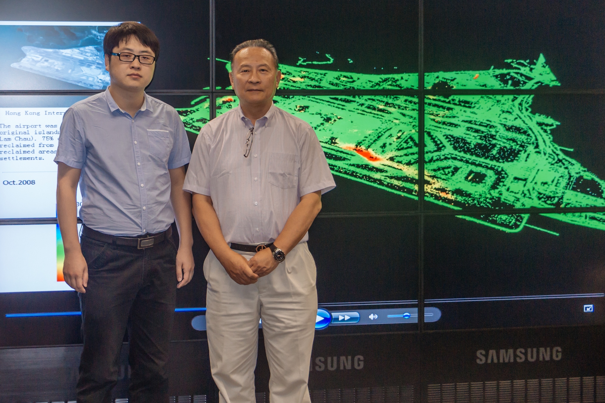 Dr. Ma Peifeng (left) and his supervisor, Prof Lin Hui, director of ISEIS.