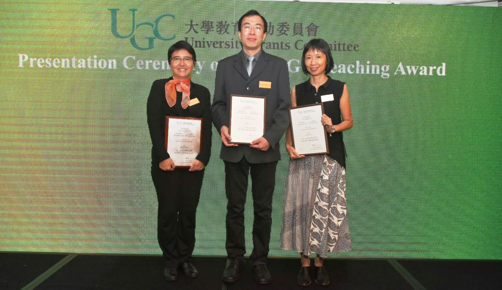 (From left) Prof. Leung Mei-yee, Dr. Wong Wing-hung and Dr. Julie Chiu, leaders of the General Education Team of CUHK receive the 2016 UGC Teaching Award.