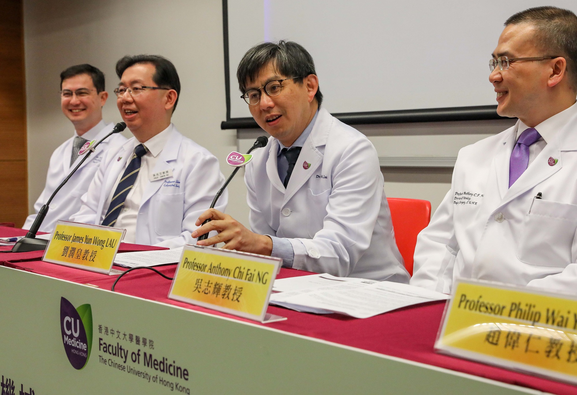 Second from right) Professor James LAU, Chairman of the Department of Surgery, Faculty of Medicine at CUHK, points out that the clinical trial results provided valuable date for the introduction of the single port surgical robotic system for clinical use.