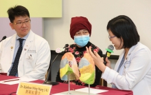 (Middle) Ms. Chan (pseudonym), a patient who had received BMA for the treatment of lung cancer, says that she was able to go out for lunch with her family three days after the treatment. No complications have been observed so far.