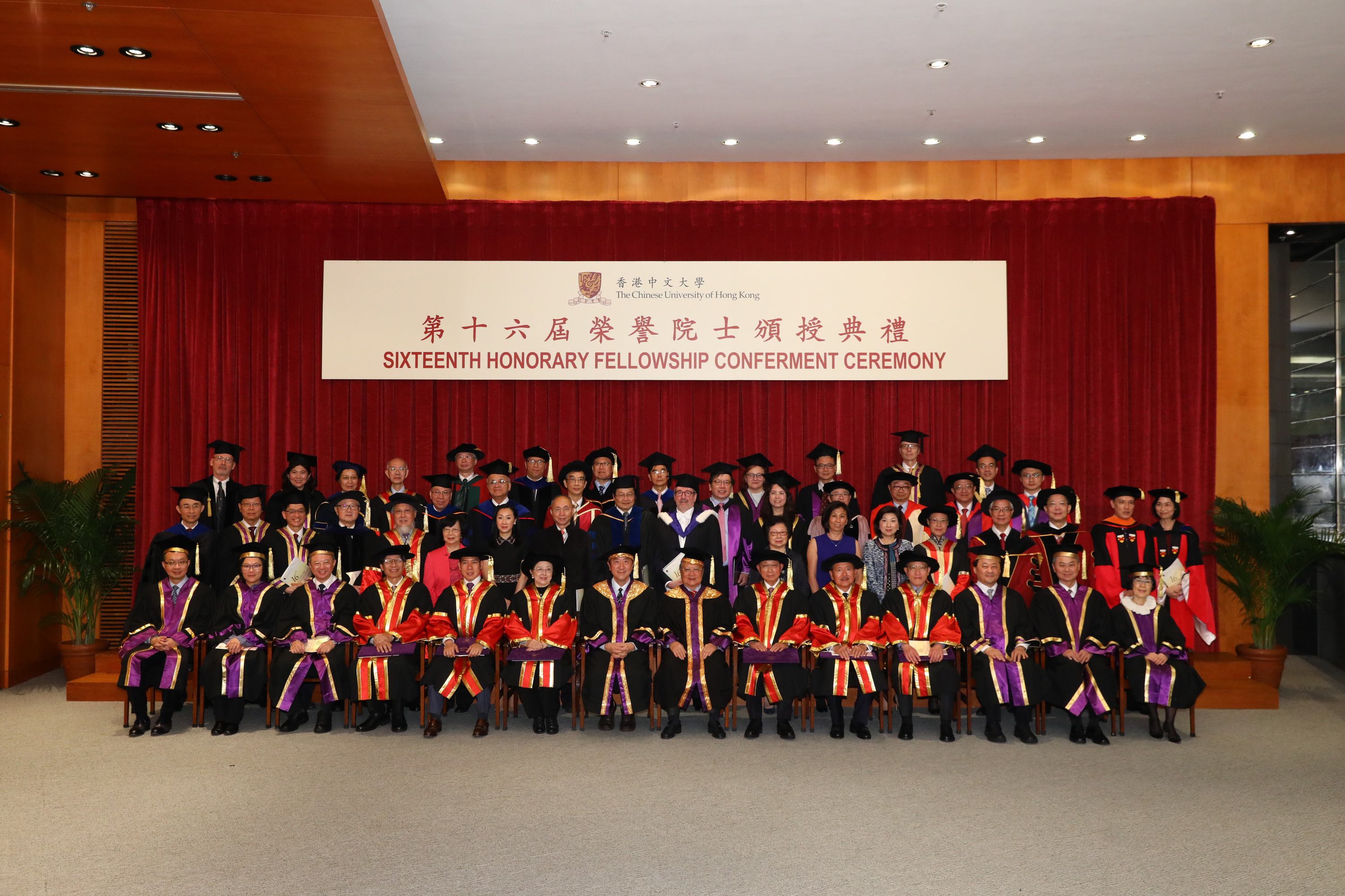 Group photos of the six honorary fellows, Council Chairman Dr. Norman Leung (7th right, front row), Vice-Chancellor Prof. Joseph Sung (7th left, front row), Provost Prof. Benjamin Wah (3rd right, front row), and Pro-Vice-Chancellors Prof. Fanny Cheung, Prof. Fok Tai-fai (1st-2nd right, front row), Prof. Poon Wai-yin, Prof. Michael Hui (2nd-3rd left, front row) and Vice-President Mr. Eric Ng (1st left, front row).