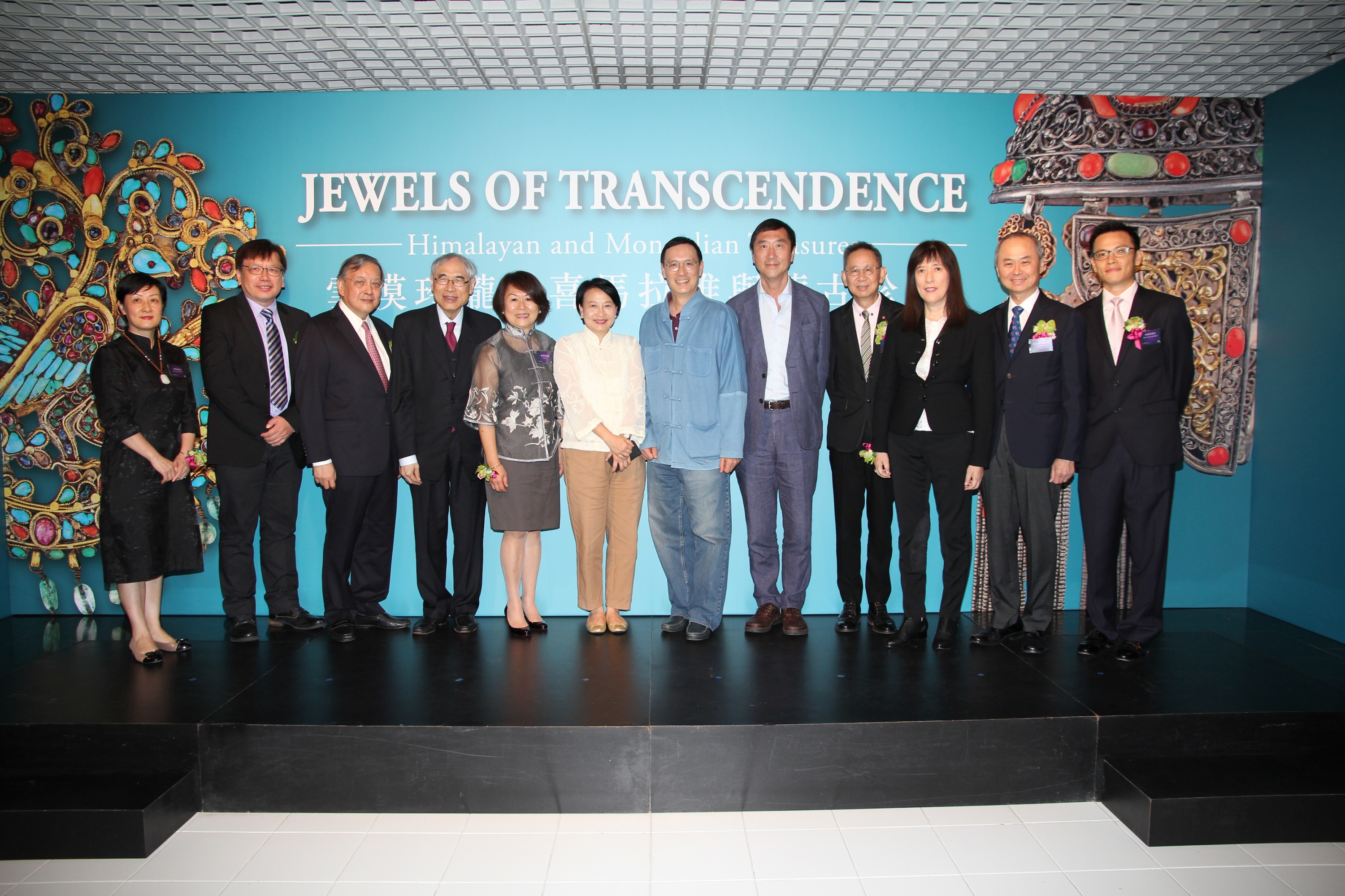 (From left) Prof. XU Xiaodong, Associate Director of the Art Museum, CUHK; Prof. HO Che-wah, Acting Director of the Institute of Chinese Studies, CUHK; Mr. Christopher MOK, Masters of Cheng Xun Tang; Prof. Lawrence J. Lau, GBS, JP, Ralph and Claire Landau Professor of Economics, Lau Chor Tak Institute of Global Economics and Finance, CUHK; Mrs. Christopher MOK, Masters of Cheng Xun Tang; Mrs. Tse Ling Kit Ching, Cherry, Permanent Secretary for Home Affairs, Home Affairs Bureau; Dr. Chien Lee, Vice-Chairman of The Council, CUHK; Prof. Joseph J. Y. Sung, Mok Hing Yiu Professor of Medicine, CUHK; Mr. and Mrs. Kenneth CHU, Masters of Mengdiexuan; Prof. FOK Tai-fai, Pro-Vice-Chancellor and Vice President, CUHK; Prof. Josh Yiu, Director of the Art Museum, CUHK.