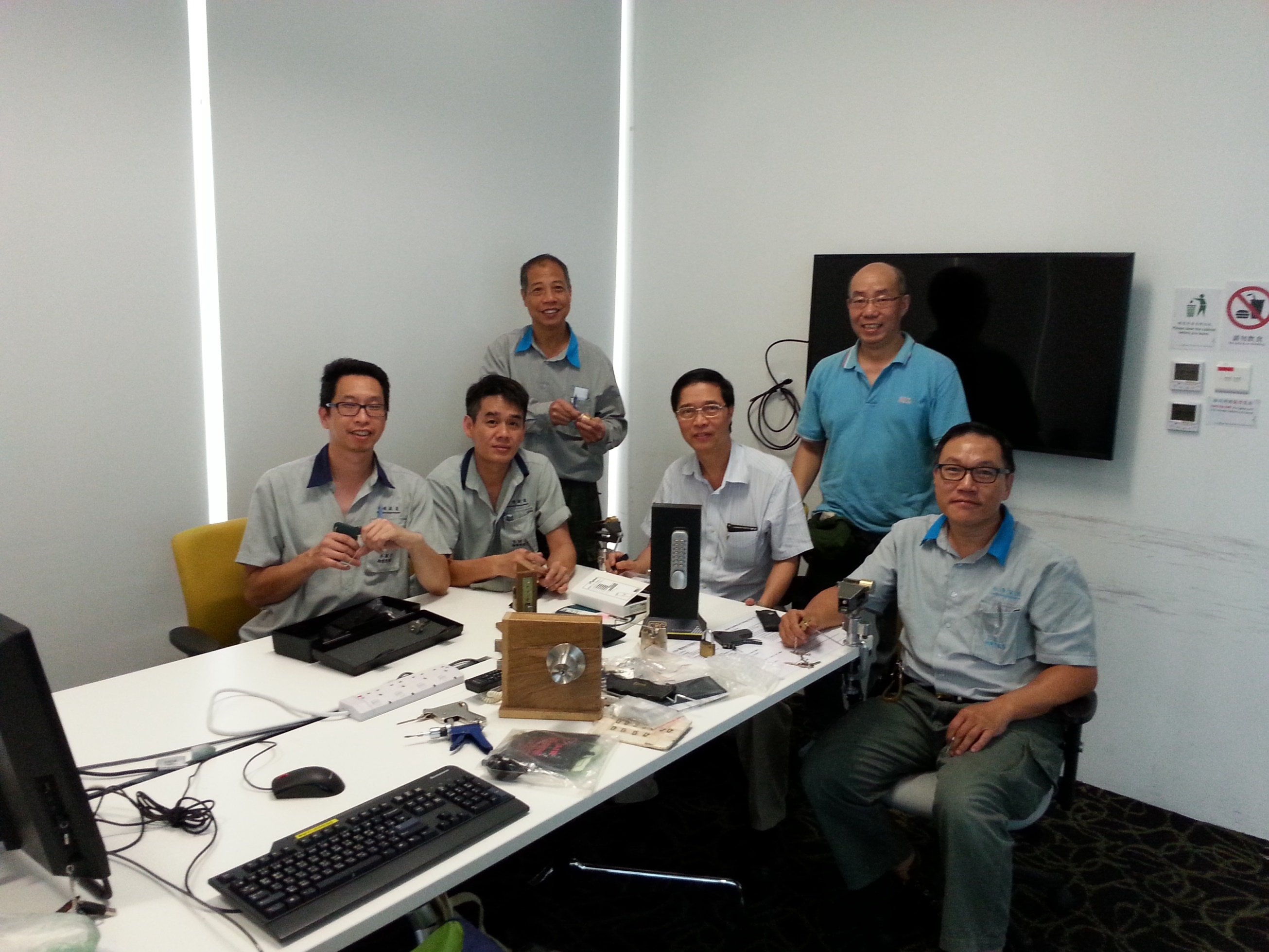 Mr. Lee Chung-ho teaches locksmith techniques to EMO colleagues.