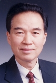 Prof. Jiang Jingshan of the Division of Information and Electronic Engineering