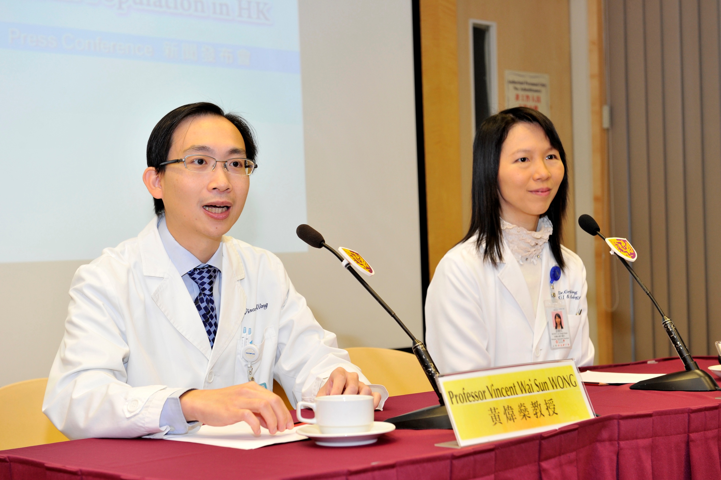 Prof. Vincent Wai Sun WONG, Professor, Division of Gastroenterology and Hepatology, Department of Medicine and Therapeutics and Deputy Director, Center for Liver Health, CUHK (left); and Prof. Grace Lai Hung WONG, Associate Professor, Department of Medicine and Therapeutics, CUHK present their recent research on the use of a new non-invasive imaging technology to identify mild fatty liver cases which may be missed by ultrasound scan.