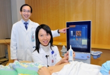 Prof. Vincent Wai Sun WONG (left) and Prof. Grace Lai Hung WONG show the new non-invasive imaging technology—Controlled Attenuation Parameter.