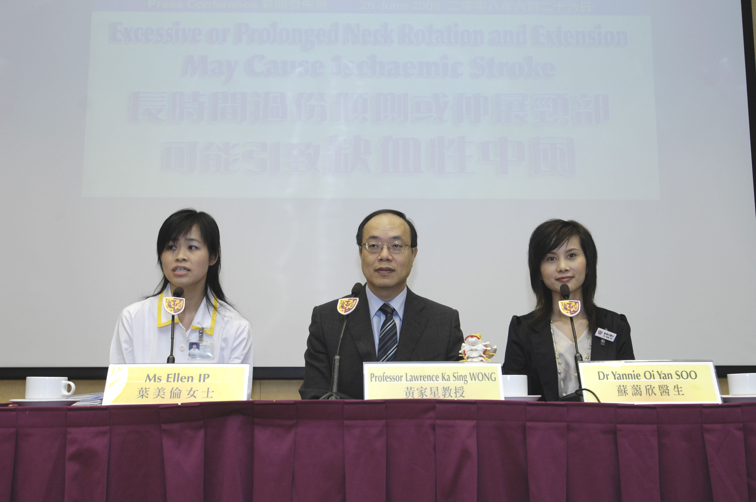 (From left):
Ms Ellen IP
Physiotherapist, Prince of Wales Hospital
Professor Lawrence Ka Sing WONG 
Mok Hing Yiu Professor of Medicine
Department of Medicine and Therapeutics, CUHK 
Dr Yannie Oi Yan SOO
Honorary Clinical Tutor
Department of Medicine and Therapeutics, CUHK