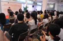 Dr. Gao meets with tertiary and secondary school students