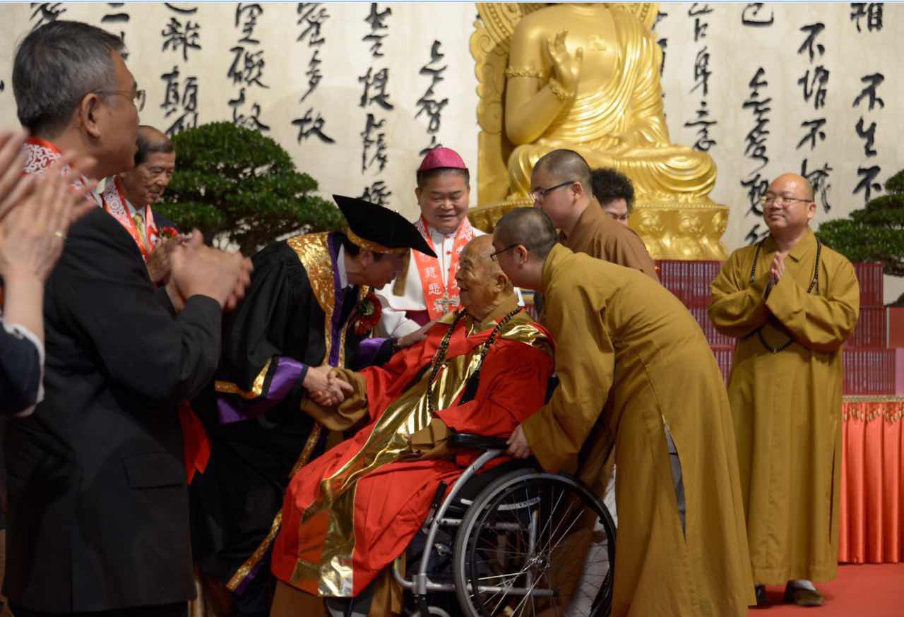 Prof. Joseph J.Y. Sung, Vice-Chancellor and President of CUHK, presents the certificate of Honorary Degree of Doctor of Social Science to Master Hsing Yun in Taiwan.