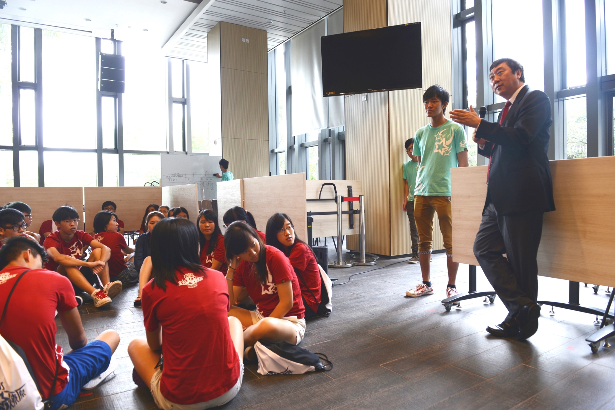 Prof. Joseph Sung shares time management tips for C.W. Chu students.