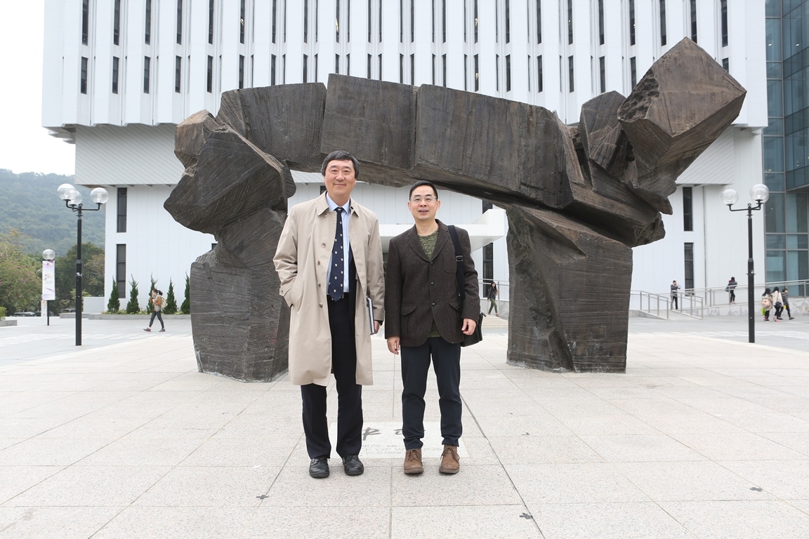 Mr. Jimmy Liao tours CUHK campus and is welcomed by Prof. Joseph Sung.