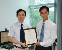 Prof. W.H. Liao (left) and Dr. M.J. Guan receive the ASME Best Paper Award in Structures