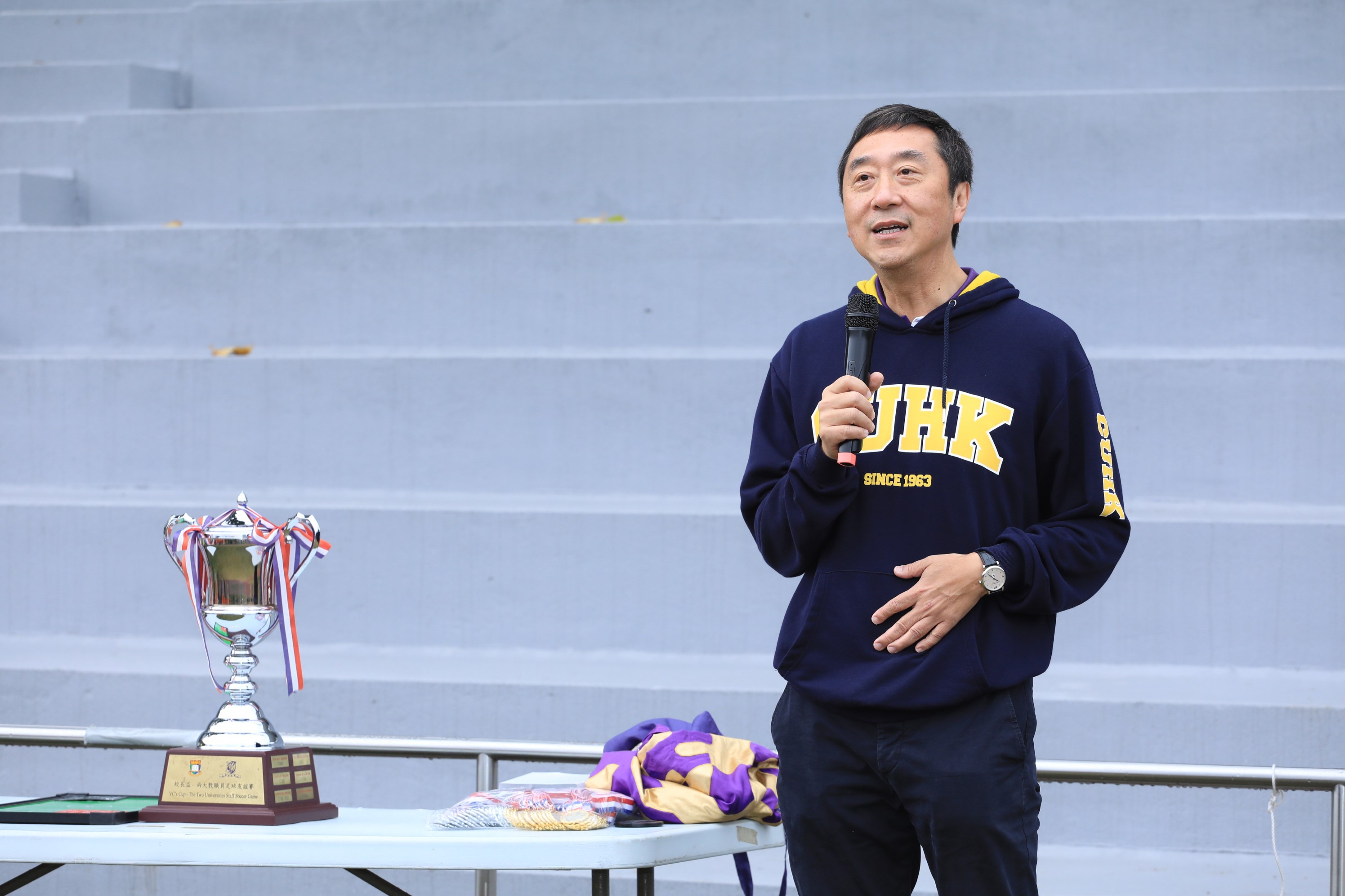 Prof. Joseph Sung delivers a speech.