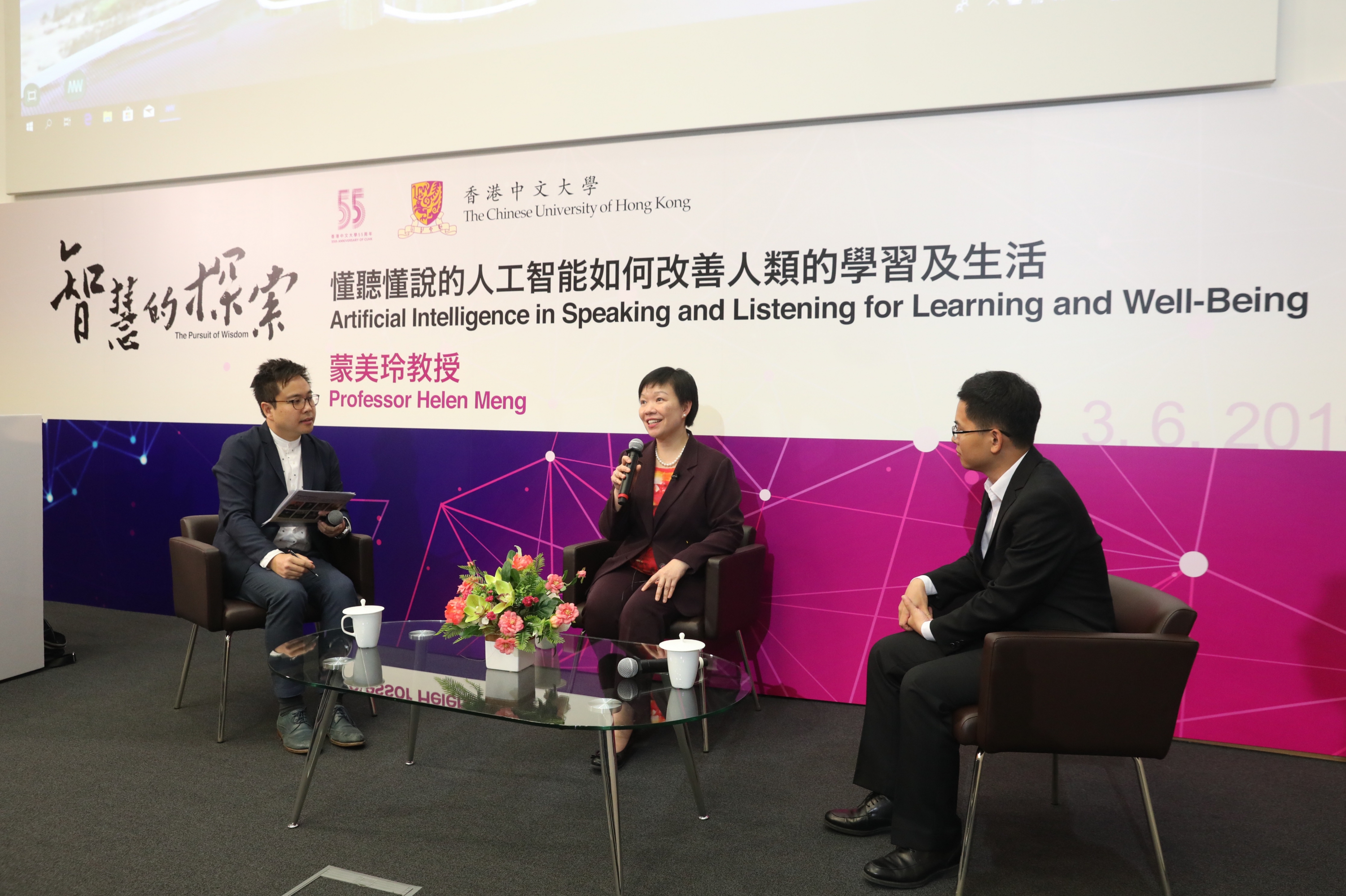 Professor Meng had a fruitful discussion with the moderators. Ken Kwok (left, an alumnus of CUHK Department of Politics and Public Administration) and Mr. Wu Xixin (right, a PhD student from CUHK Department of Systems Engineering and Engineering Management)