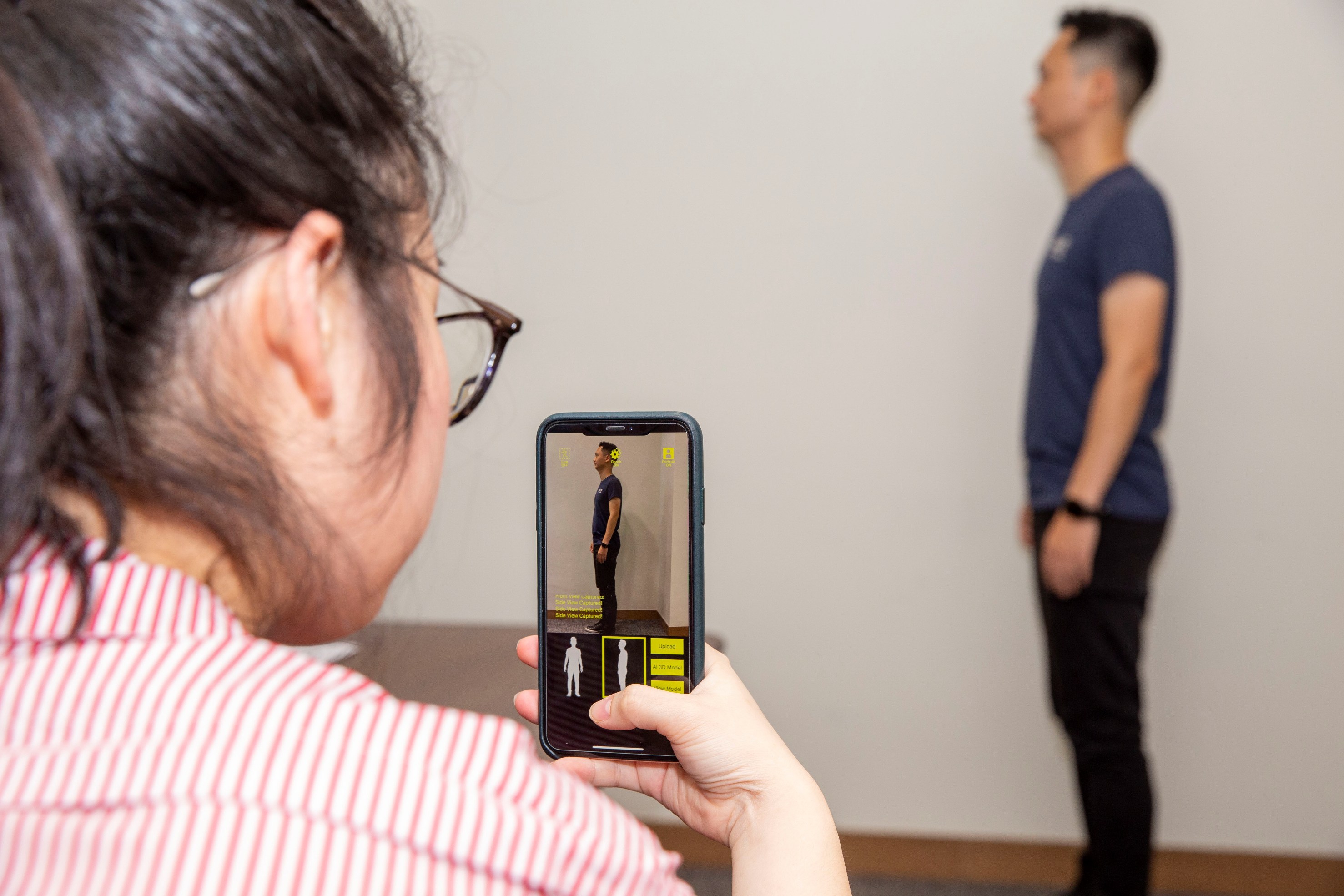 The users only need a smartphone with the relevant pre-installed apps to capture the front and the side photos of a human body, which can serve as an alternative to the complicated 3D scanning procedure.