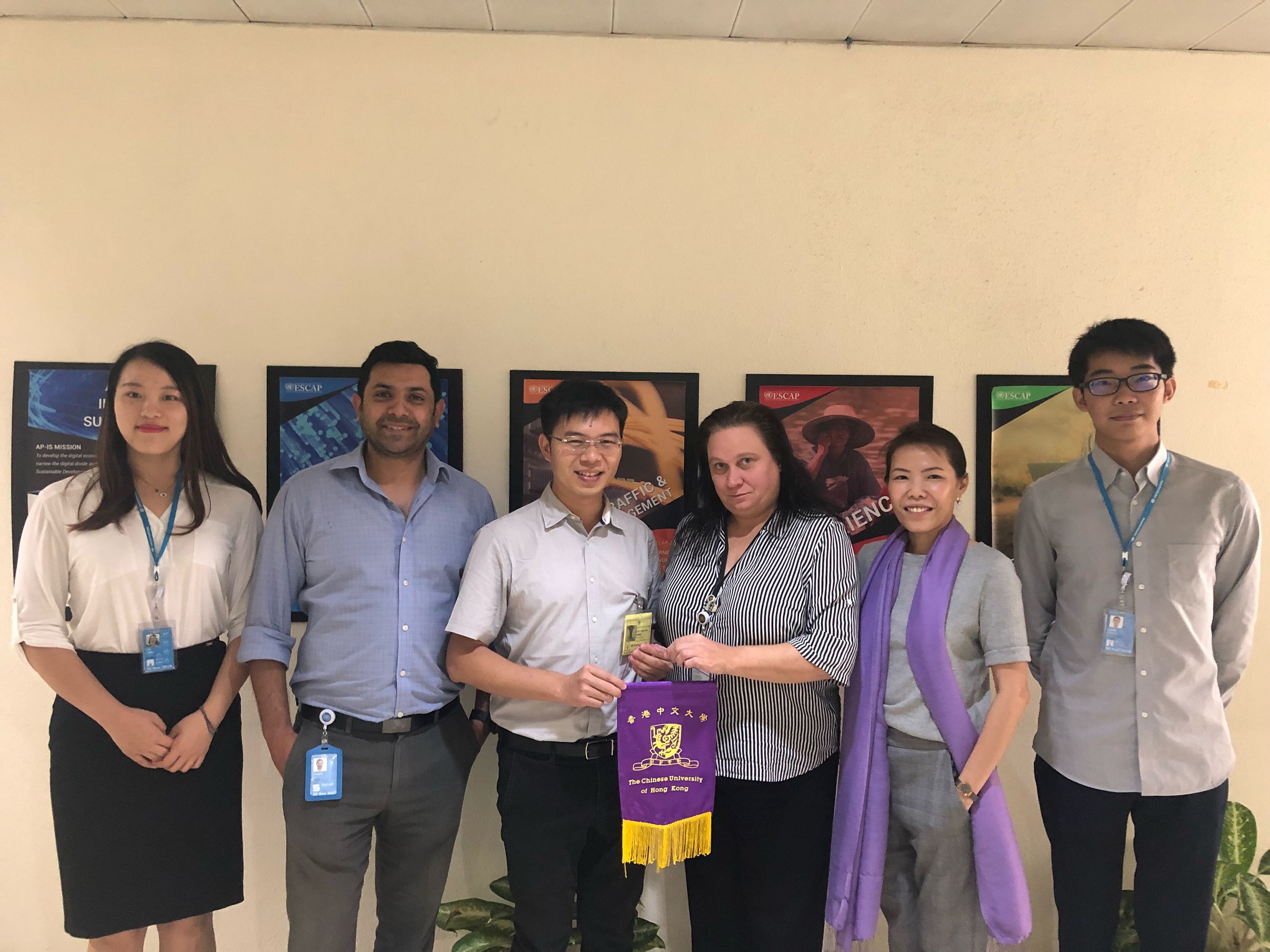 Dr. Zhang Hongsheng, Coordinator of the internship programme (3rd from left) visits the project team of UNESCAP in Bangkok.