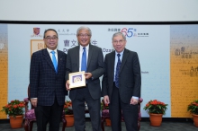 Dr. David Mong (left), Chairman and Group CEO, Shun Hing Group, and Professor Chan Wai-yee (right), Pro-Vice-Chancellor of CUHK, present a souvenir to Dr. Victor Joseph Dzau.