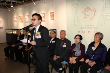 Mr. Lo Kwan-chi, Associate Chairman of the Alumni Association of the Fine Arts Department, CUHK delivers a welcoming speech.