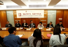 (From left) Prof. Zhu Qiang, University Librarian of PKU; Prof. Chen Jo-shui, Dean, College of Liberal Arts, NTU; Prof. Yang Pan-Chyr, President of NTU; Prof. Joseph J.Y. Sung, Vice-Chancellor of CUHK; Prof. Fanny M.C. Cheung, Pro-Vice-Chancellor of CUHK; Prof. Shen Gu-chao, Deputy Director, Center for Chinese Social Sciences Research and Assessment, NJU; and Prof. Ye Bi-feng, The Chief of Division for Development of Liberal Arts, SJTU, receive questions from the media.