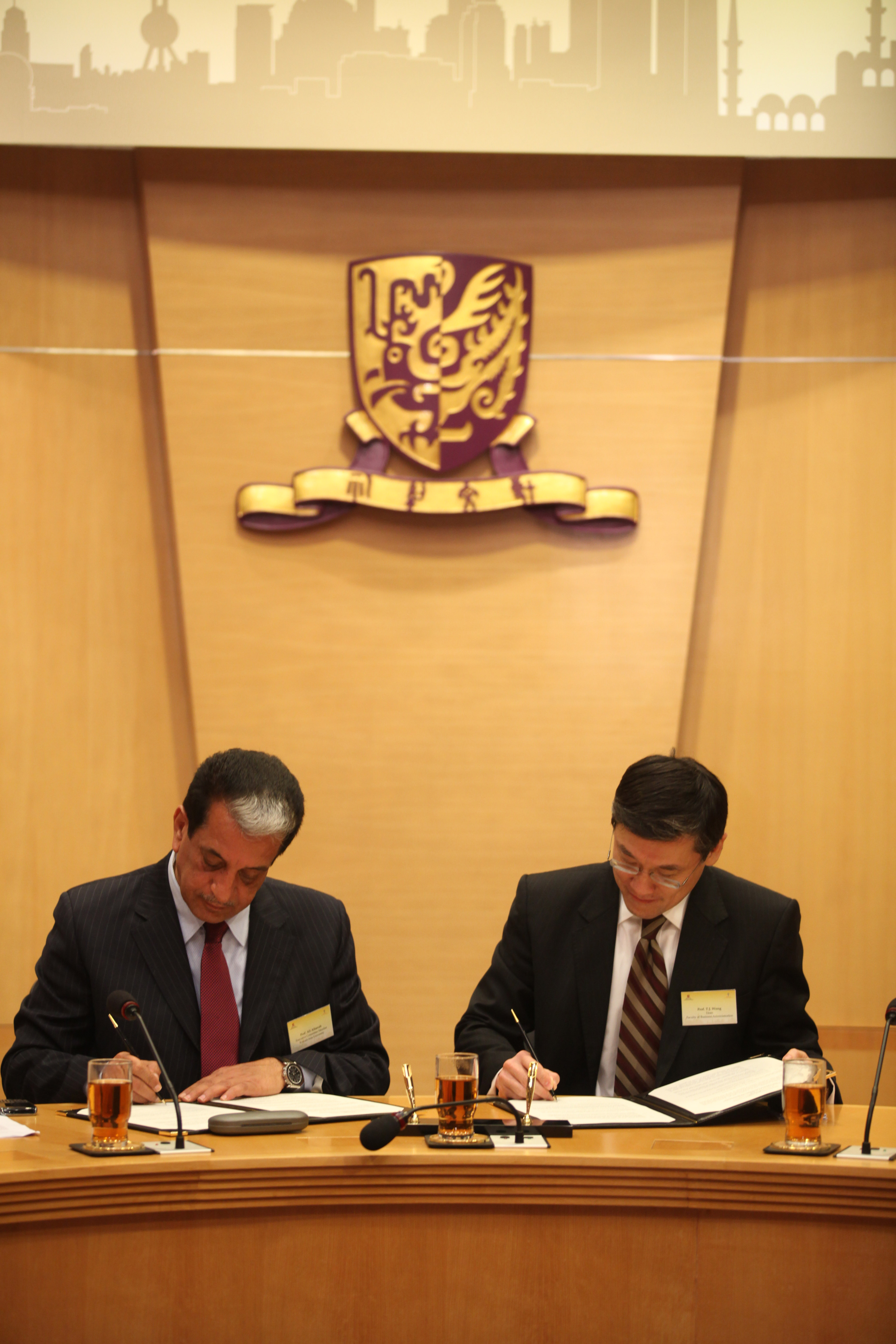 Prof. T.J. Wong, Dean, CUHK Faculty of Business Administration (right) and Prof. Ali Altarrah, Executive Committee Member of Kuwait-Asia University sign the MOU for the partnership of the establishment of the Kuwait-Asia University Business School.