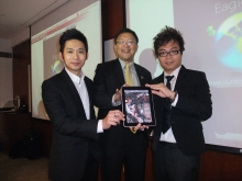 'Eagle Eye' learning system supports outdoor learning. (From left) Prof. Morris Jong Siu-yung, Assistant Professor, Department of Curriculum and Instruction, and Associate Director, Centre for the Advancement of IT in Education, CUHK; Prof. Wong Kam-fai, Associate Dean (External Affairs), Faculty of Engineering, CUHK; and Mr. Eric Luk Tsun-hin, Senior Software Designer, Centre for the Advancement of IT in Education, CUHK