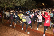 CUHK runners conduct warm up exercise