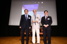 Professor Rocky S. Tuan, Vice-Chancellor and President of CUHK (left) and Professor Andrew Chan, Head of Shaw College (right) present a souvenir to Dr. Jean-Loup Puget.