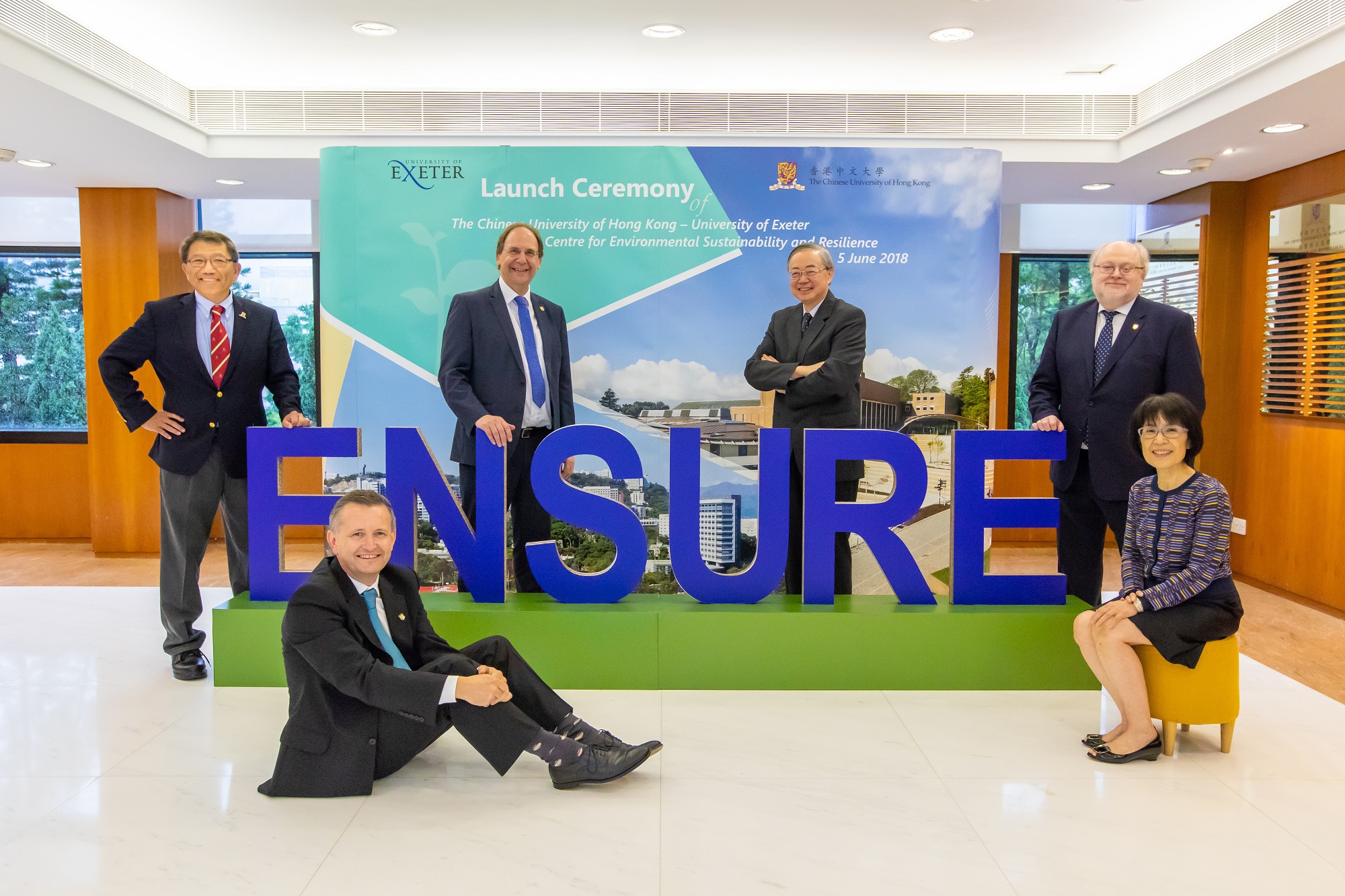 (From left) Prof. Rocky S. Tuan, Vice-Chancellor and President, CUHK; Professor Gavin Shaddick, Co-Director of ENSURE, University of Exeter; Prof. Mark Goodwin, Deputy Vice-Chancellor (External Engagement), University of Exeter; Prof. Gabriel Lau, Co-Director of ENSURE, CUHK; Prof. Sir Steve Smith, Vice-Chancellor and Chief Executive, University of Exeter; and Prof. Fanny Cheung, Pro-Vice-Chancellor of CUHK