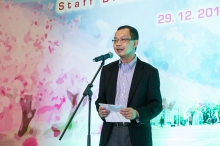 Mr. Eric Ng, Vice-President (Administration) and University Secretary of CUHK, delivers a speech at the dinner